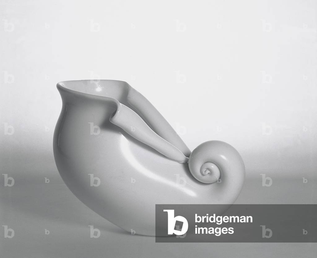 Shell, 1942 (glass)