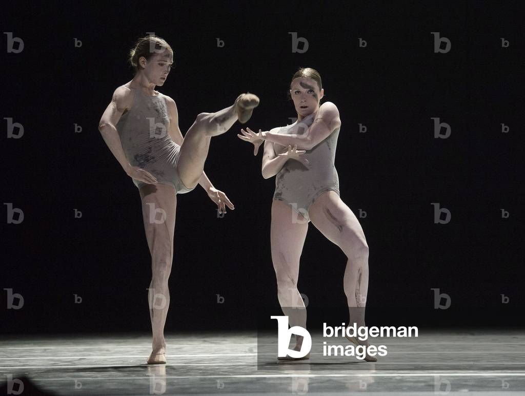"Nederlands Dans Theatre 2" di Tom Bowles