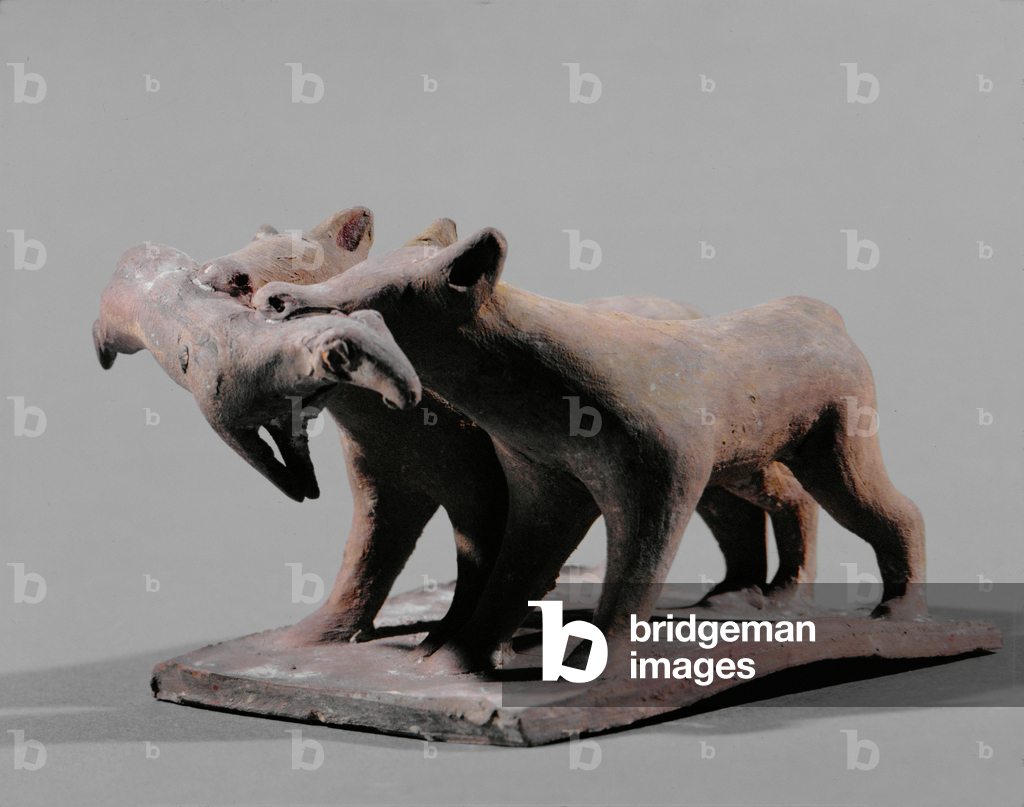 Bild von Skulptur "Zwei Wölfe reißen an einem Widder ..." von Erich Lessing