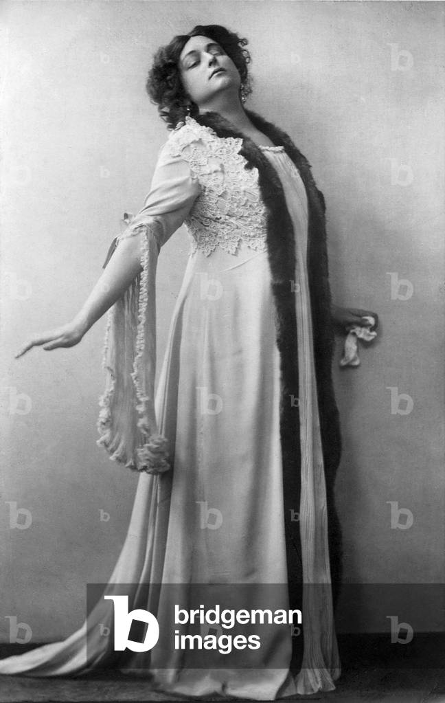 "Eva von der Osten" 1909 di Unknown photographer, b/w