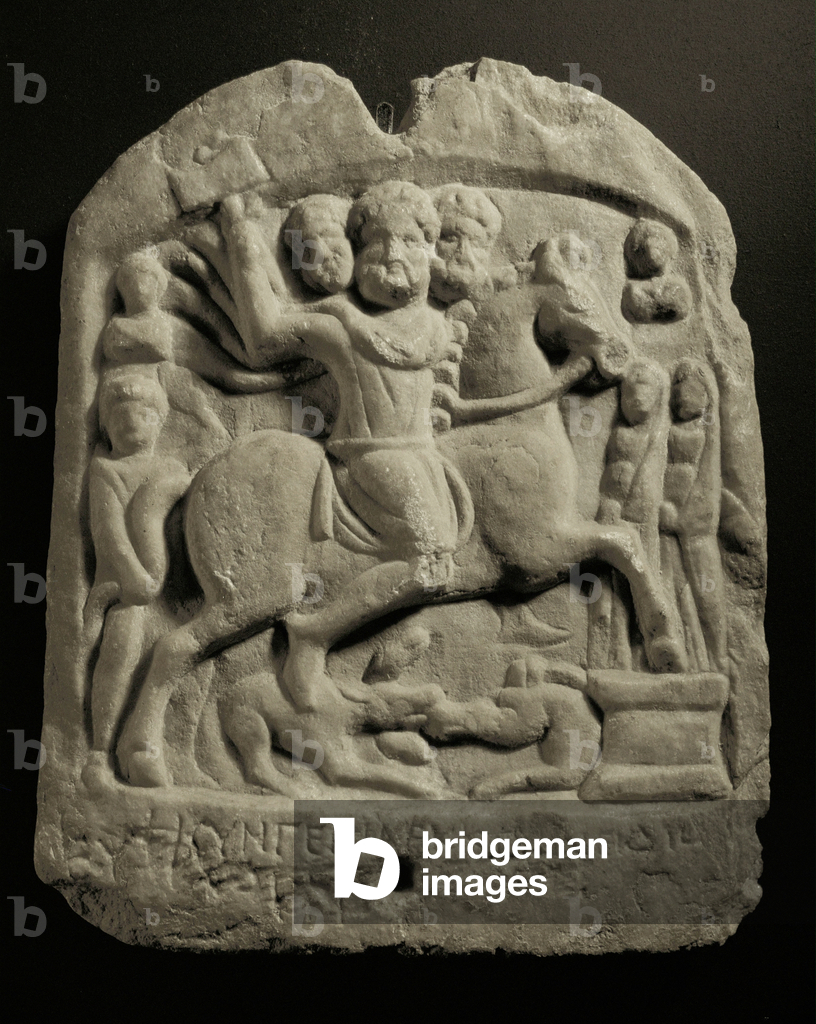 Cavaliere a tre teste con ascia