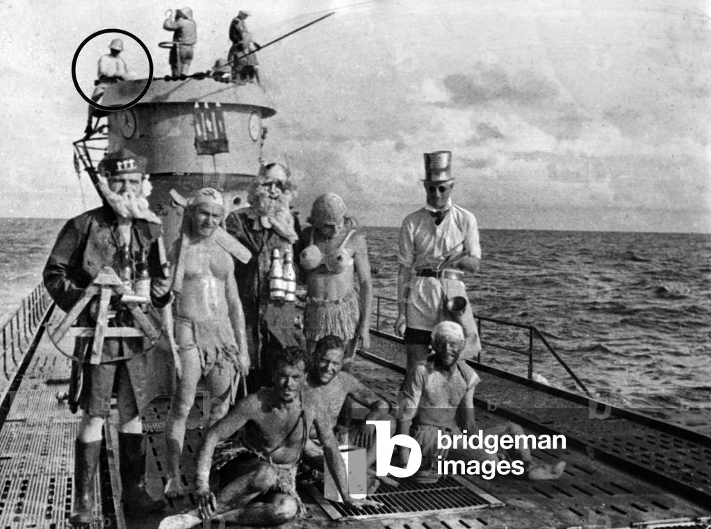 Subhash Chandra Bose (in the circle) is engaged with the German submarine U-180 to India - at the front, Germa