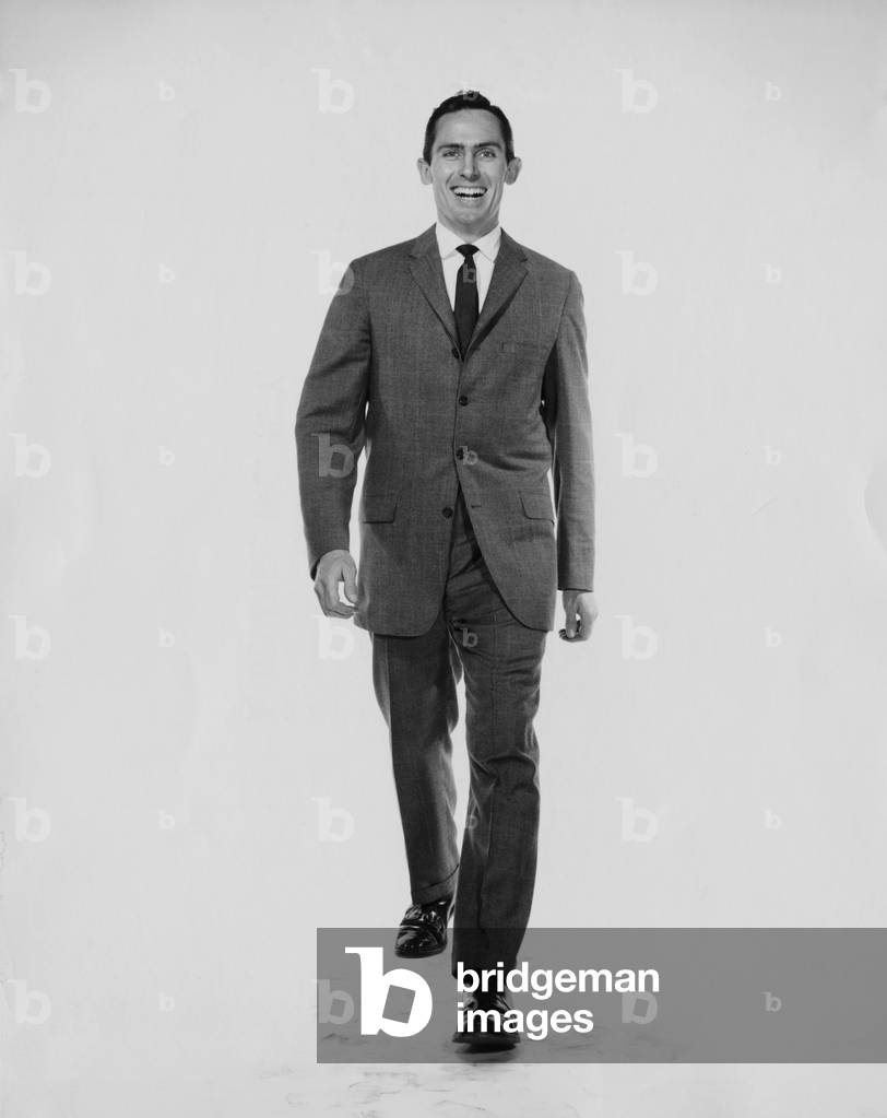 Porträt eines lachenden jungen Geschäftsmannes