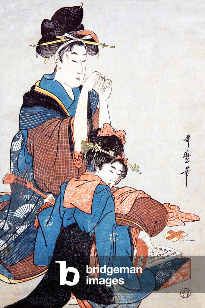 Japan: Zwei Oiran (Kurtisanen) entspannen sich, einer fädelt eine Nadel ein, der andere spielt ein Musikinstru