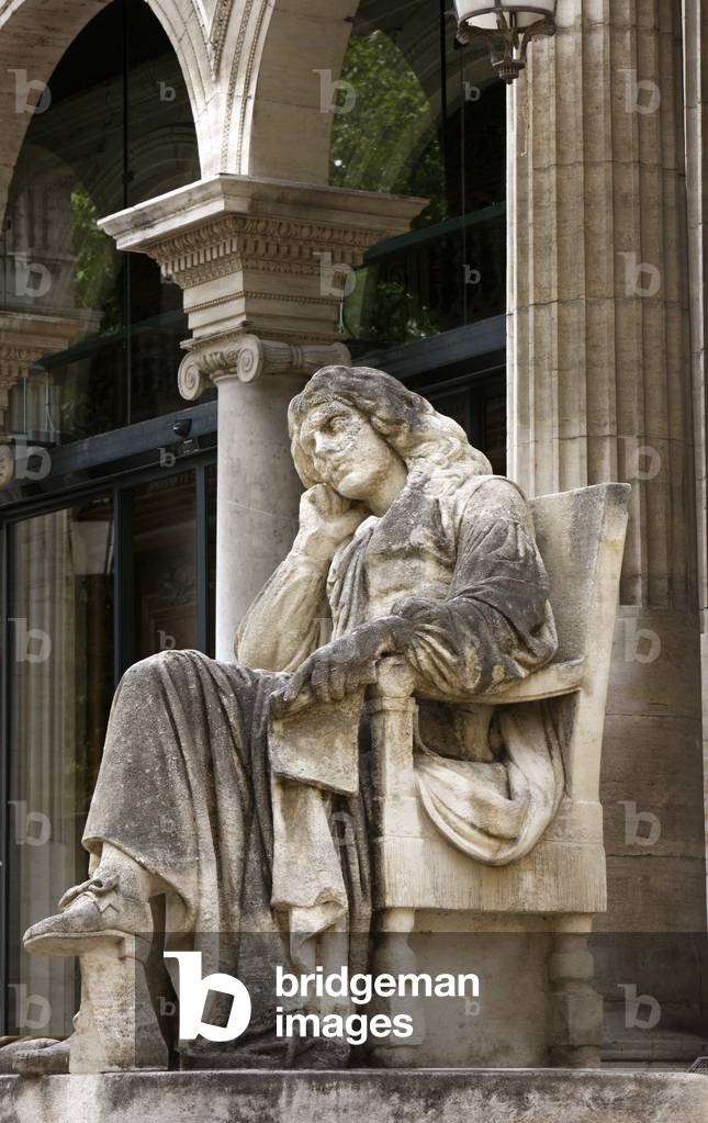 Statua di Molire al Teatro dell'Opera di Avignone, Francia (foto)