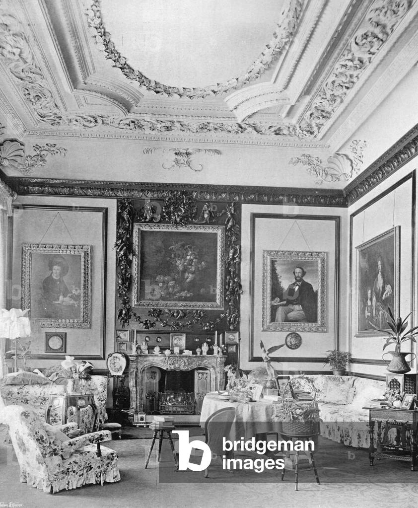Immagine di Fotografia "Il salotto (foto in b/n)" di Charles Latham, b/w