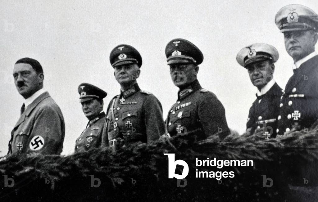 Immagine di Fotografia "Comandante senior della marina e dell'esercito con Adolf Hitler durante le manovre 193