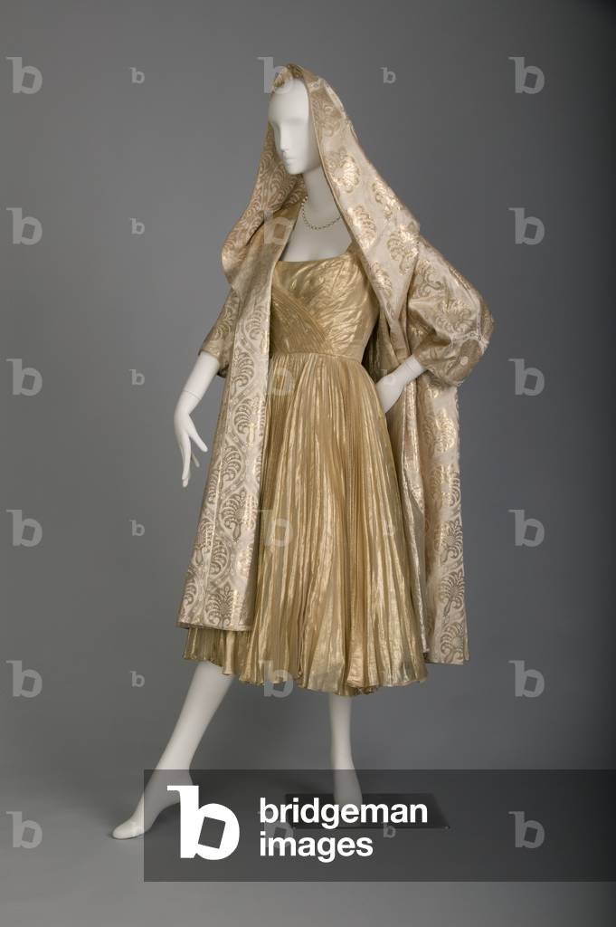 Abito da sposa e giacca, 1955 (vista obliqua frontale, cappuccio in alto), Seta e broccato metallico, lamé, Do