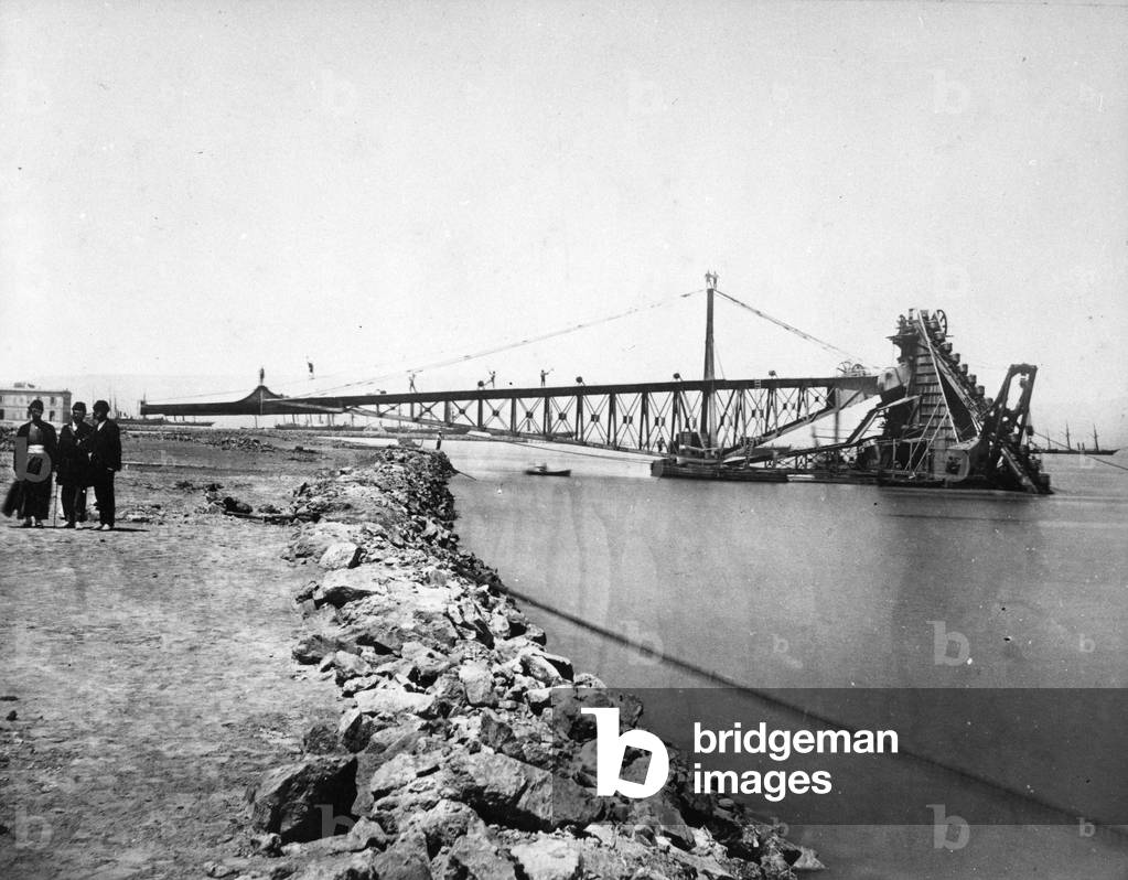 Immagine di Fotografia "Dragare il canale di Suez" di European Photographer, b/w