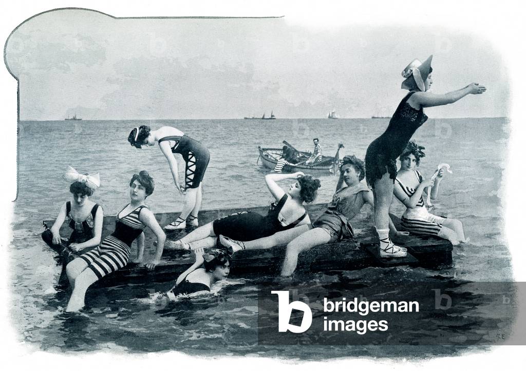 La zattera di Citera. Nuotatori della Belle Epoque su un pontone di legno, intorno al 1900 (foto b/n)