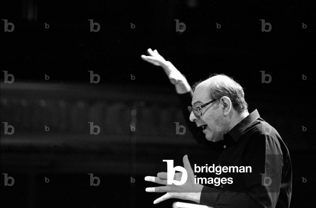 Immagine di Fotografia "Mauricio Kagel nel 1990 (foto in b/n)" 1990 di Thierry Martinot