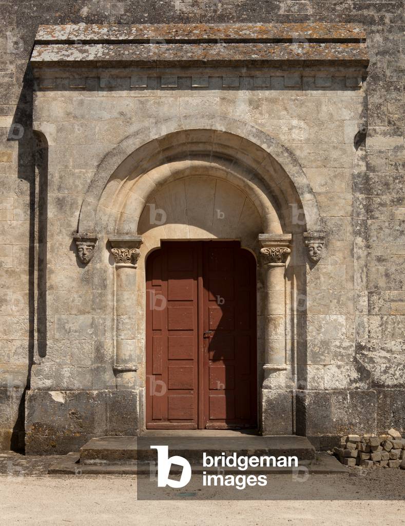 Chiesa (Église Saint-Martin). Esterno. Facciata ovest. romanico.