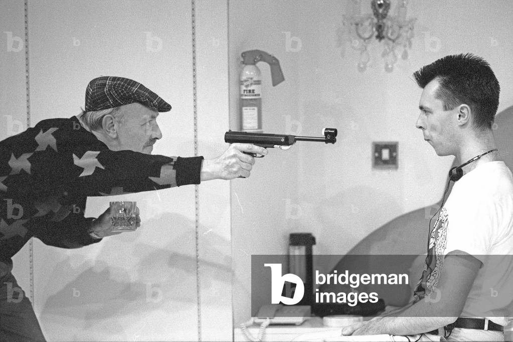 Immagine di Fotografia "Annusare un ratto" di John Haynes, b/w