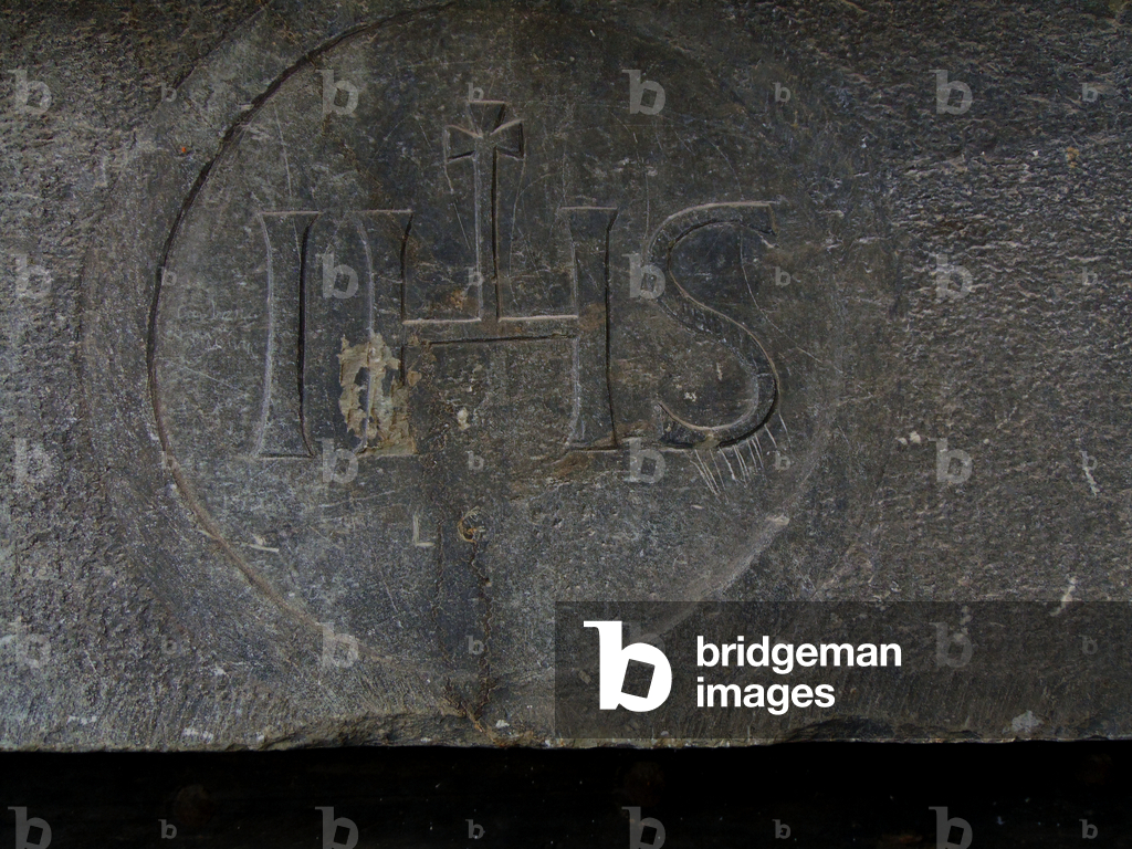 Bild von Fotografie "Türsturz mit IHS-Monogramm"