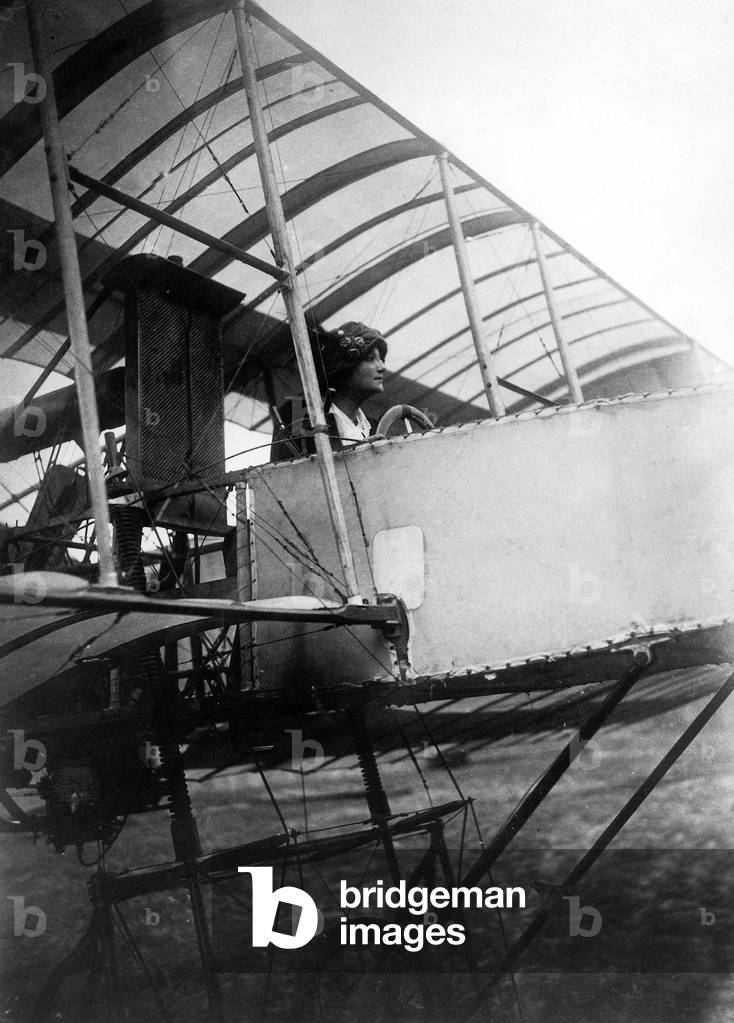 Image of First woman pilot Elise Deroche, aka Baronne Raymonde de Laroche