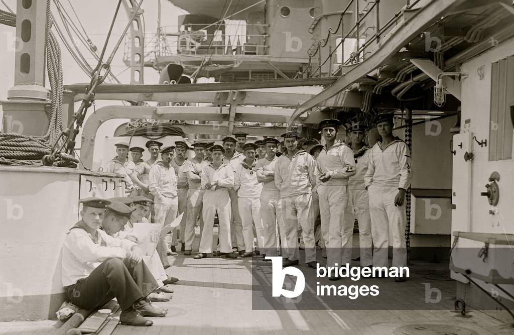 Bild von Fotografie "Crew von Bremen (Foto)", b/w