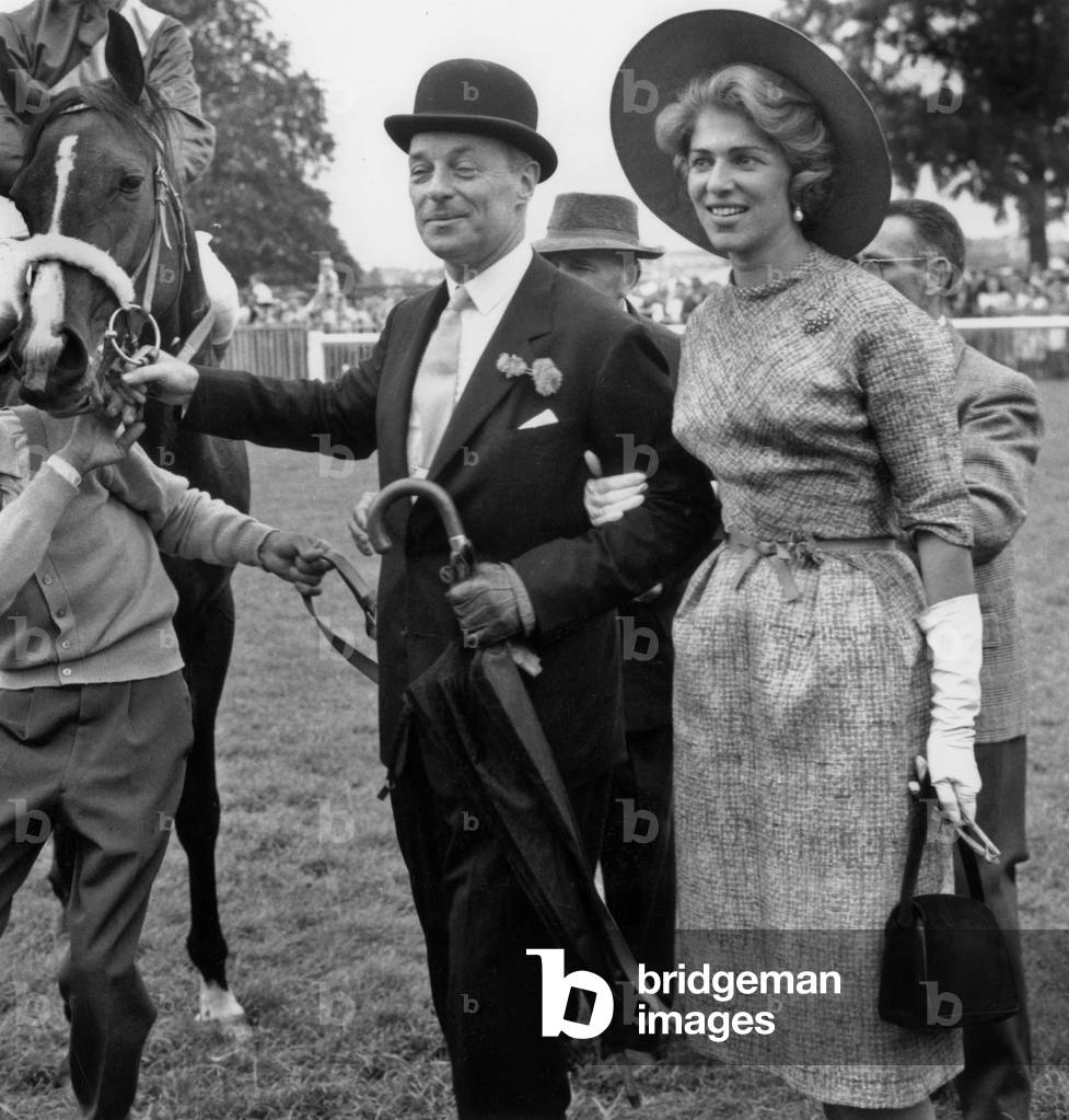 Baron Guy und Baronin Marie-Helene von Rothschild mit ihrem Pferd Timanda Nach dem Gewinn Pferderennen in Chan