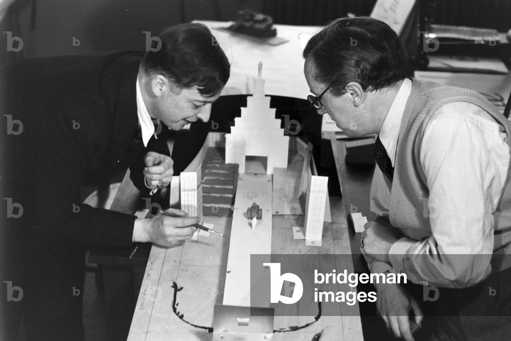 Immagine di Fotografia "Lo sceneggiatore e regista tedesco Hans H. Zerlett e Bruno von Crantz durante la produ