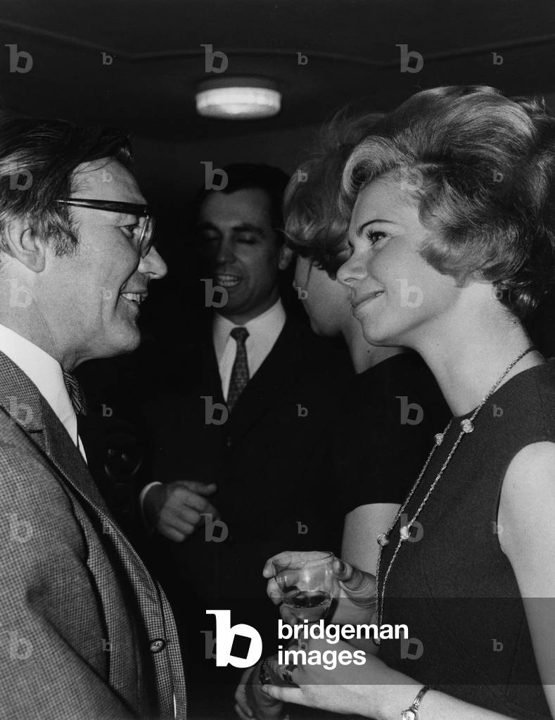 A vernissage (b/w photo)