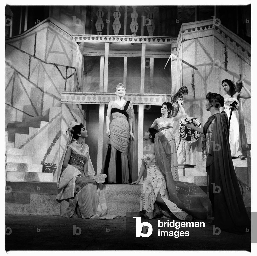 Bild von Fotografie "Lysistrata am National Theatre" von John Deakin, b/w