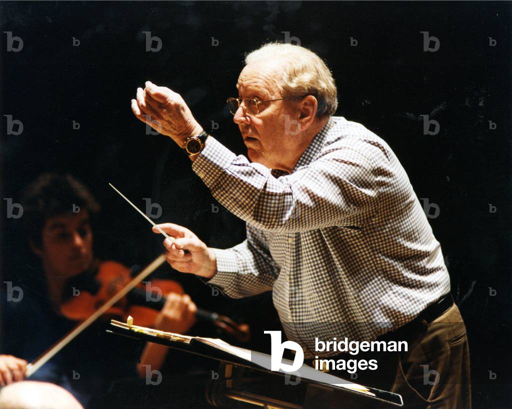 Image de Photographie représentant Charles Mackerras conduisant avec par Jim Four