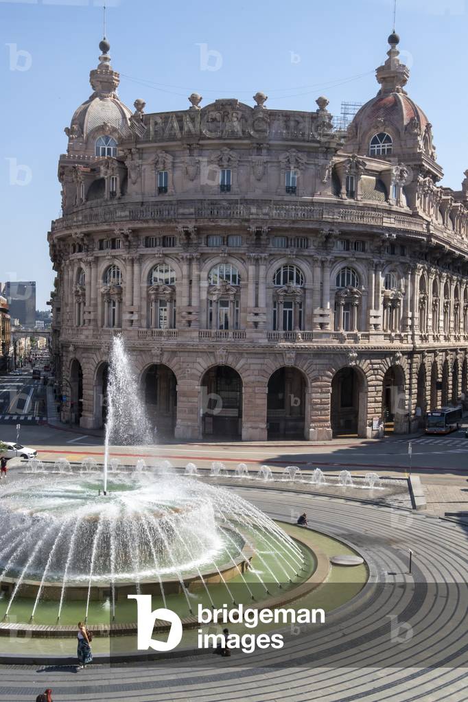 Piazza De Ferrari, fontana in bronzo, Genova, Italia, 2020 (photo)