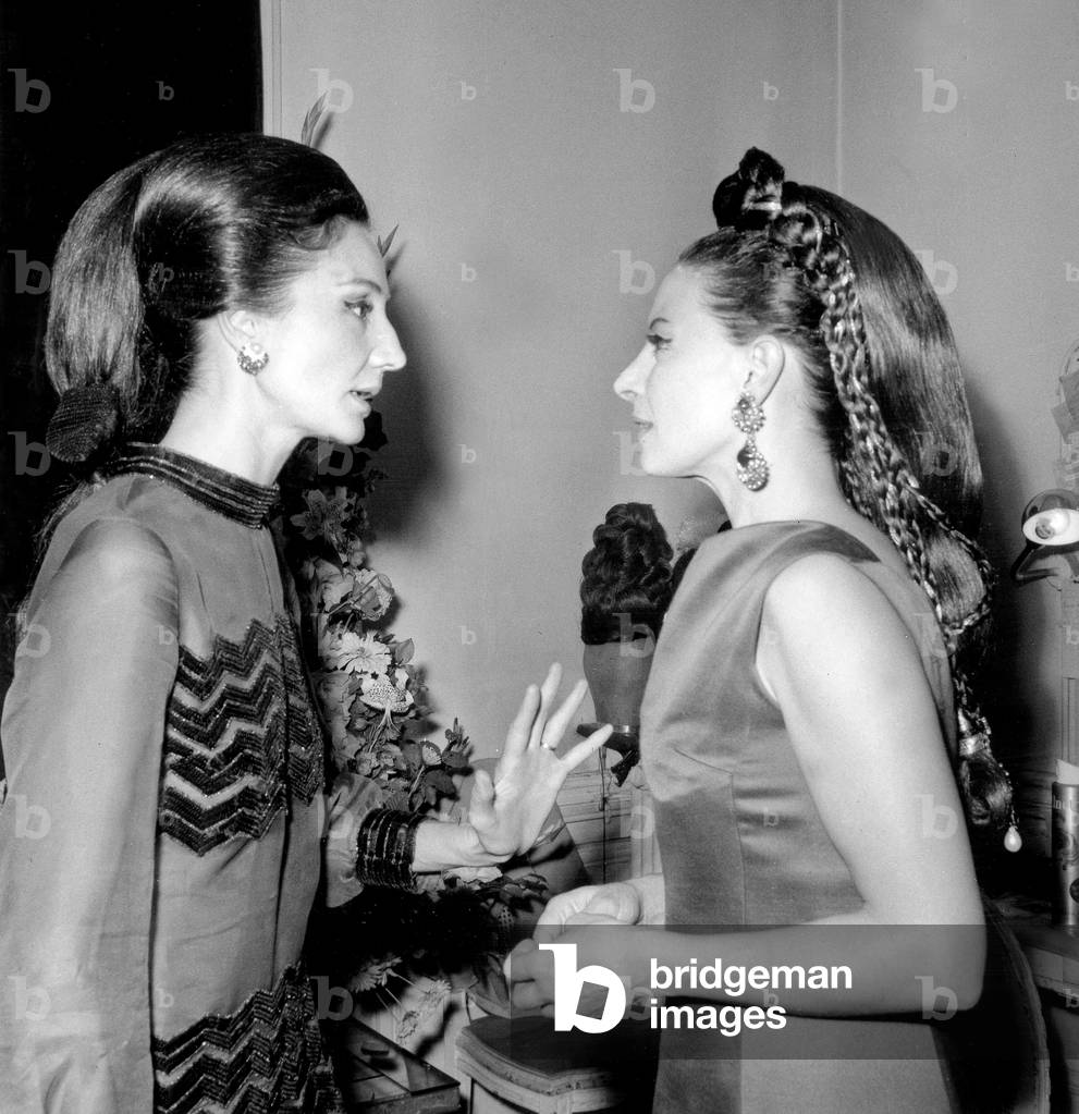 Image of Photography depicting Viscountess of Ribes and Magali Noël at the premiere of the show 'Mouche' 1966 