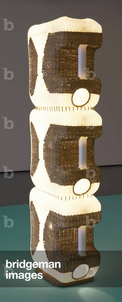 Lampada gallone IV - fase due, 2007 (gallone d'acqua plastica, lavoro in vimini, sistema di illuminazione)
