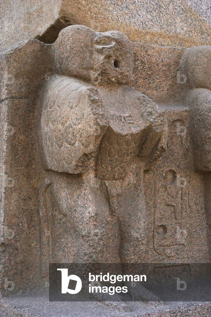 "Tempio di Luxor. Mandrill scolpito nella base dell'obelisco di Ramses II. Egitto."
