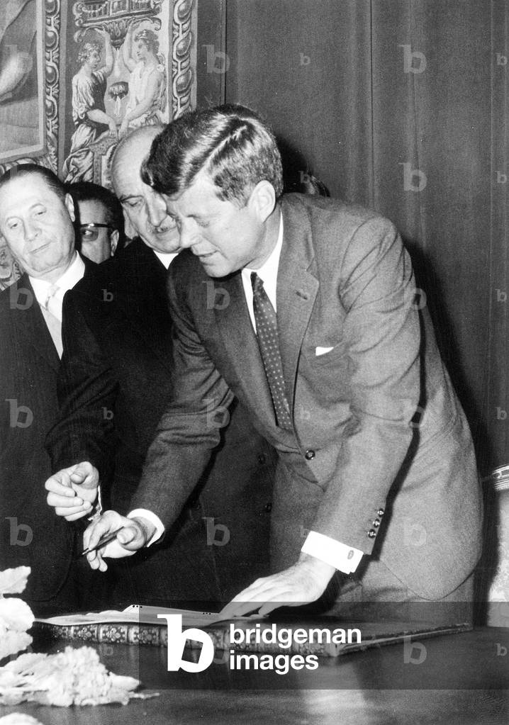 "Presidente americano John F. Kennedy al Municipio di Parigi" 1961 di Unknown photographer, b/w