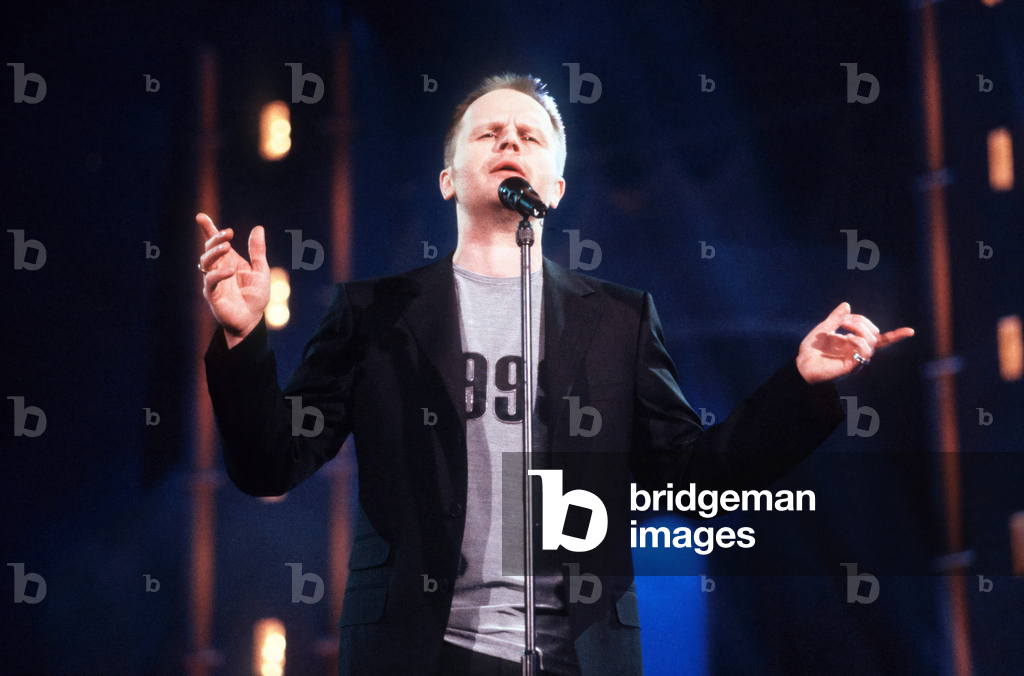 Image of Photography depicting German singer Herbert Grönemeyer on stage during a performance 1999