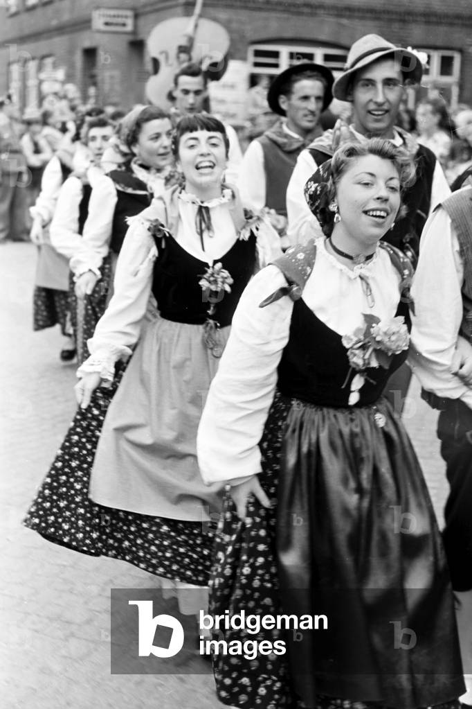 "Coppia tradizionale al Volksfest" 1960