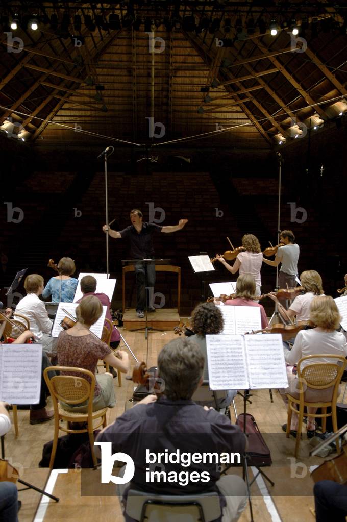 Ades, Thomas conducting the Britten Sinfonia at  Snape Maltings concert hall, Aldeburgh Festival 2004