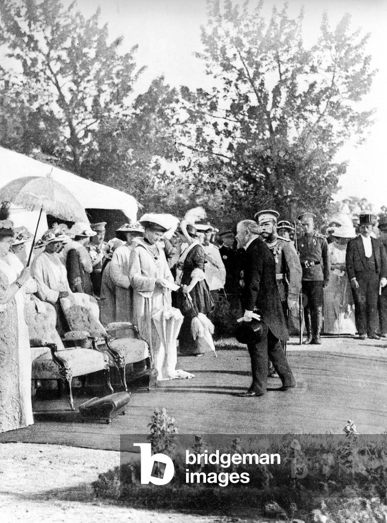 Immagine di Fotografia "Lo zar Nicola II e la zarina Alexandra Fedorovna ricevono la visita del presidente fra