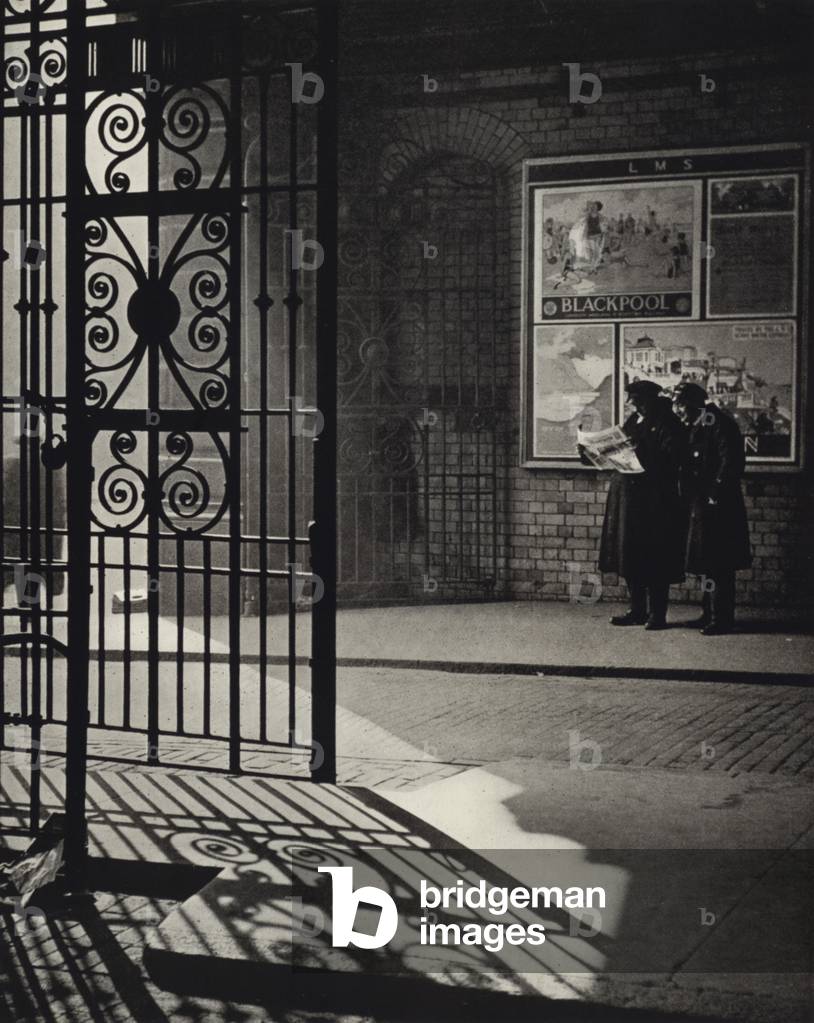 I cancelli della stazione di scambio (foto b/n)