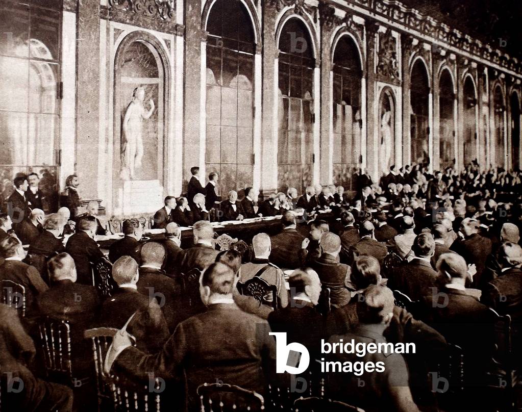 Image of The signing of the Versailles Peace Treaty, 1919 (photo)