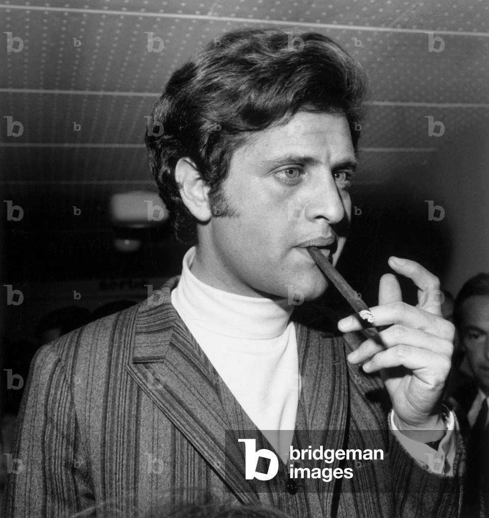 Joe Dassin Rauchen vor dem“ Palmares Des Chansons“ 29. März 1968 (s/w Foto)