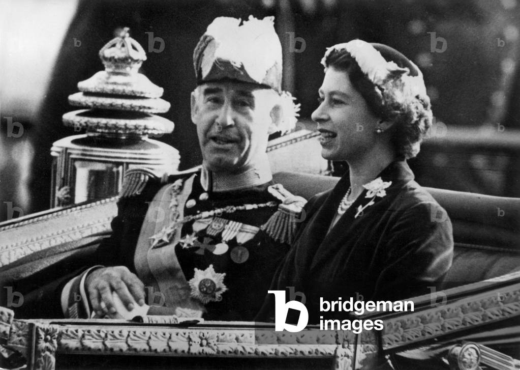 Le general Craveiro et la reine Elisabeth II