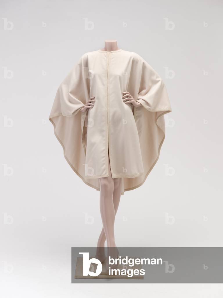 Immagine di Tessile & Moda "Mantello" 1985 di Yves Saint Laurent, b/w
