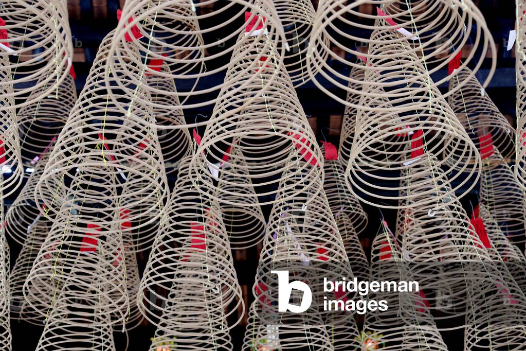 Taoistischer Tempel. Phuoc An Hoi Quan Pagoda. Spiral Räucherstäbchen. Ho-Chi-Minh-Stadt. Vietnam. (Foto)
