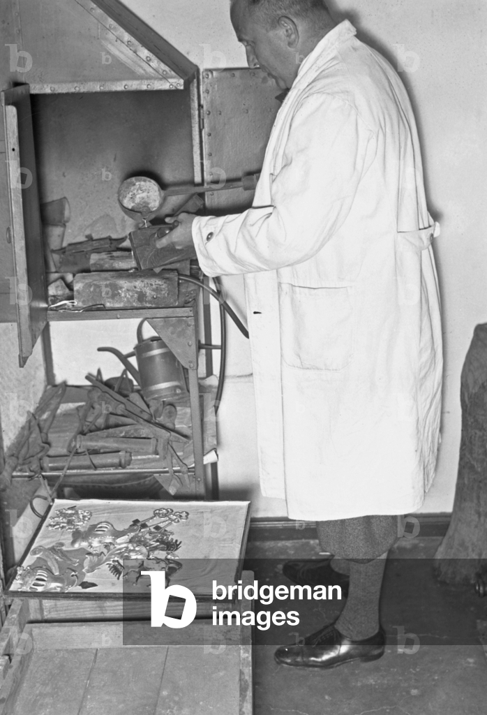 Fabbricante di stemmi a Guestow, intorno al 1950 (foto)