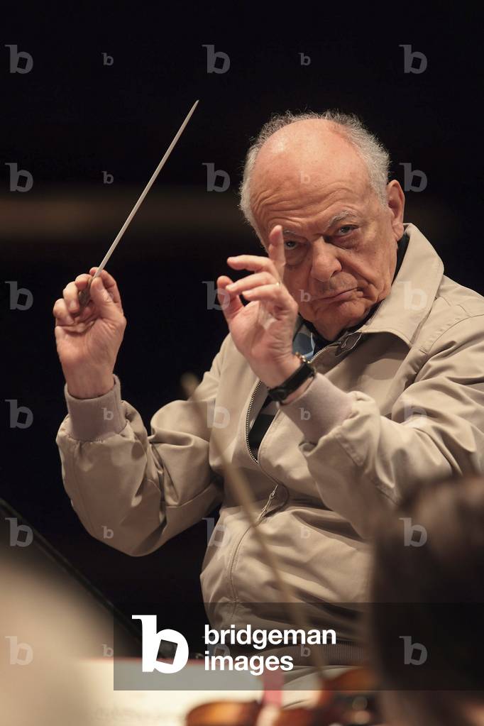 Immagine di Fotografia "Lorin Maazel - prova con l'orchestra Philharmonia. Théatre des Champs Elysées" di Thie