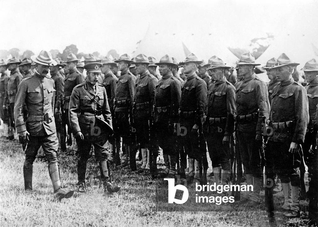 Immagine di Fotografia "re Giorgio V Review: truppe americane in Inghilterra nel 1917" 1917, b/w