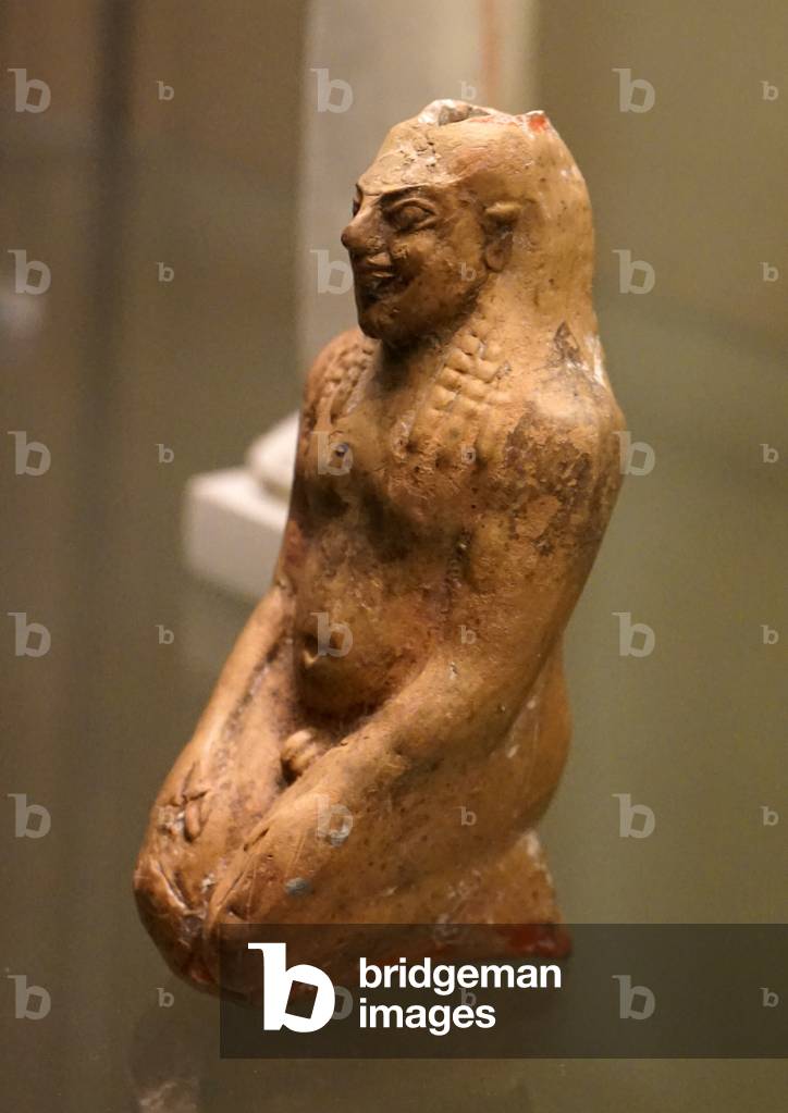 Vasi di profumo in terracotta a forma di uomo in ginocchio