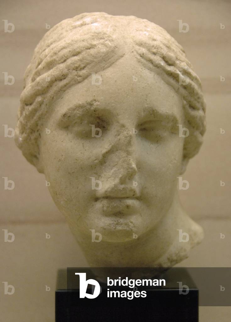 "Arte greca IV secolo a.C. Testa di marmo di Afrodite."