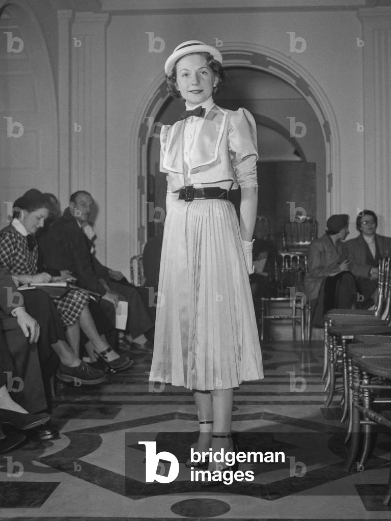 Immagine di Fotografia "Sfilata di Jane Sylvain" 1950, b/w