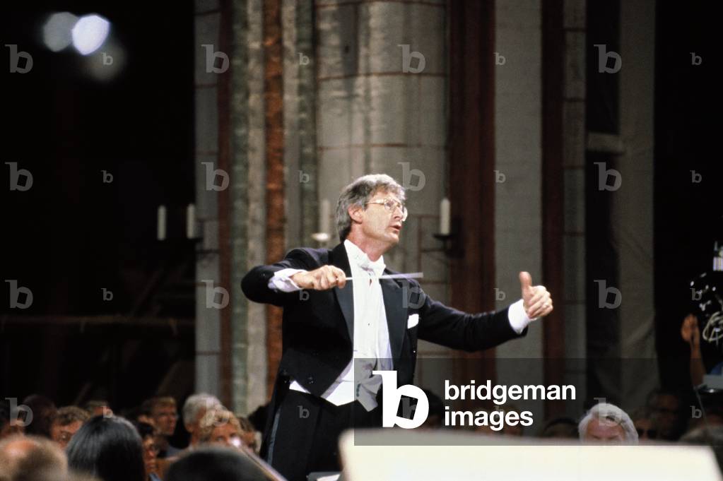 Image de Photographie représentant John Eliot Gardiner conduisant par Jim Four