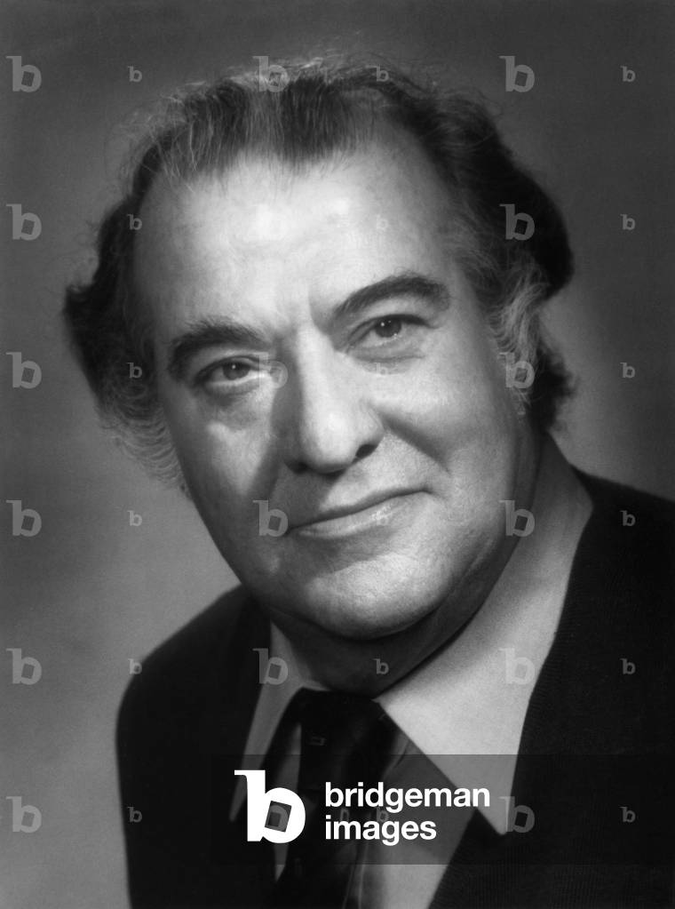 Bild von Fotografie "Giuseppe Taddei - Porträt des italienischen Baritons" von Siegfried Lauterwasser, b/w