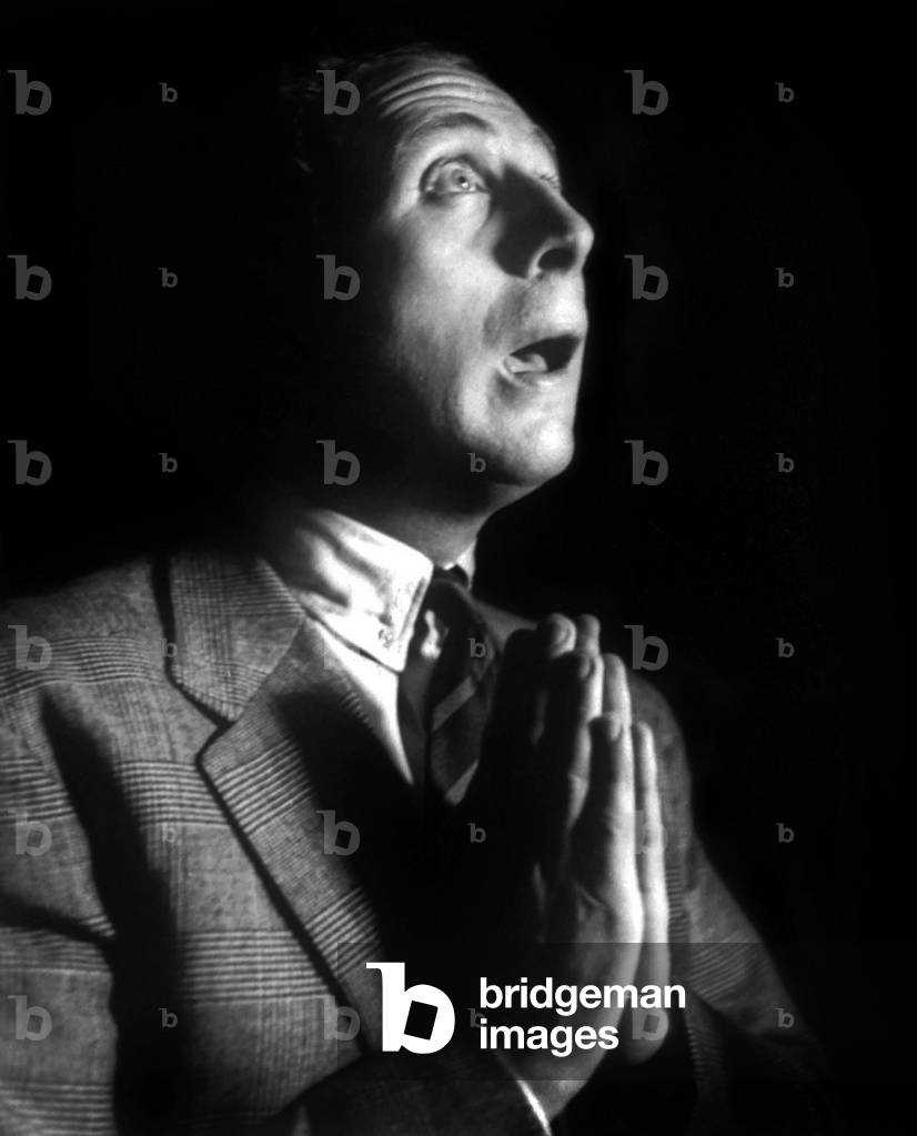 Il cantante francese Charles Trenet (1913-2001) c.1947