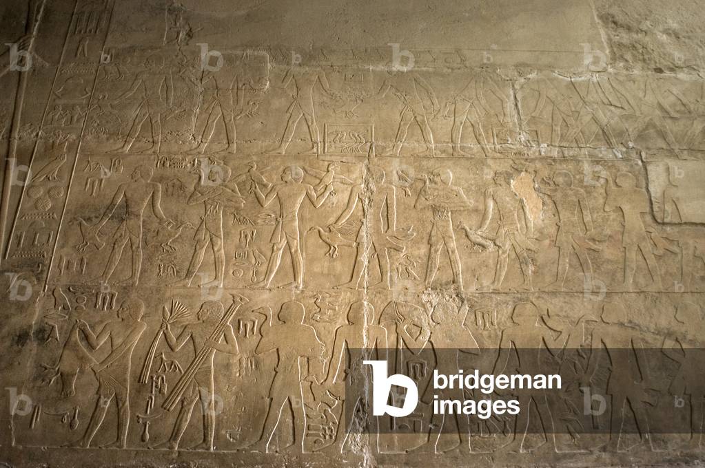 Mastaba de Ptahhotep et Akhethotep. Le transport des offrandes vers l'au-delà. Égypte., b/w